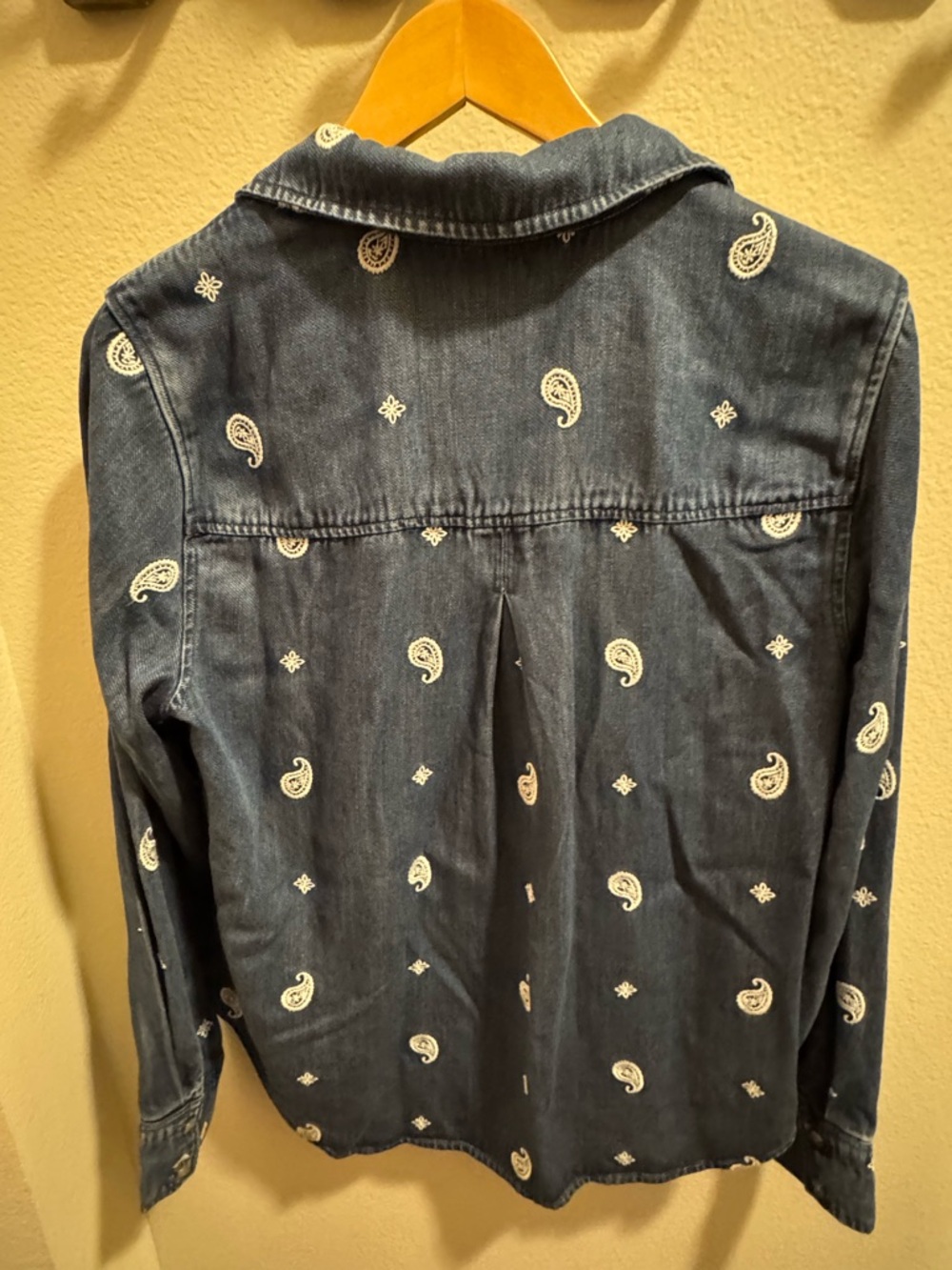 Anthropologie Cloth & Stone Denim Shirt Paisley print NWT Sz Medium - Picture 4 of 9